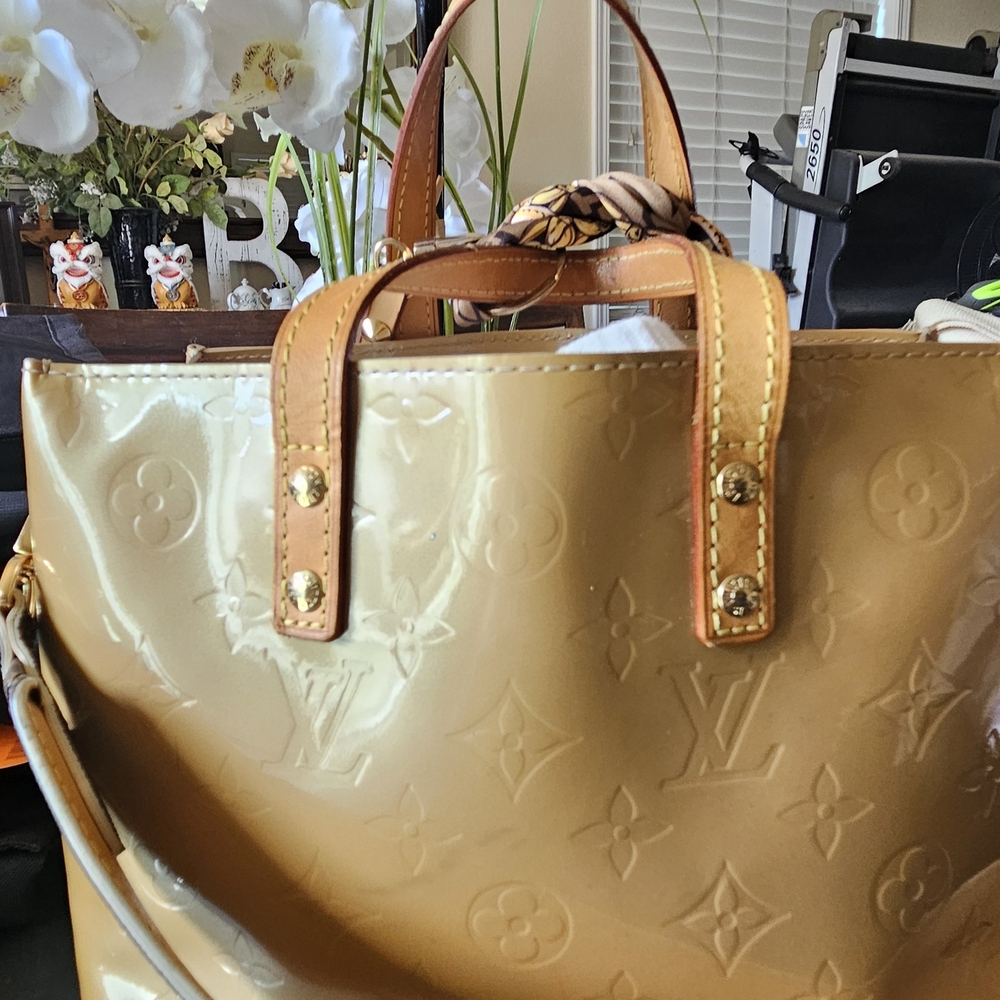 AUTHENTIC Louis Vuitton Vernis READE Monogram Bag With Flaws